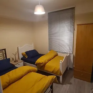 Entire 2 Bedroom Home/flat In London, Line Apartment London
