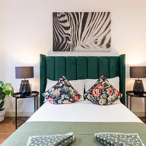 Fashionable Brick Lane Apartment