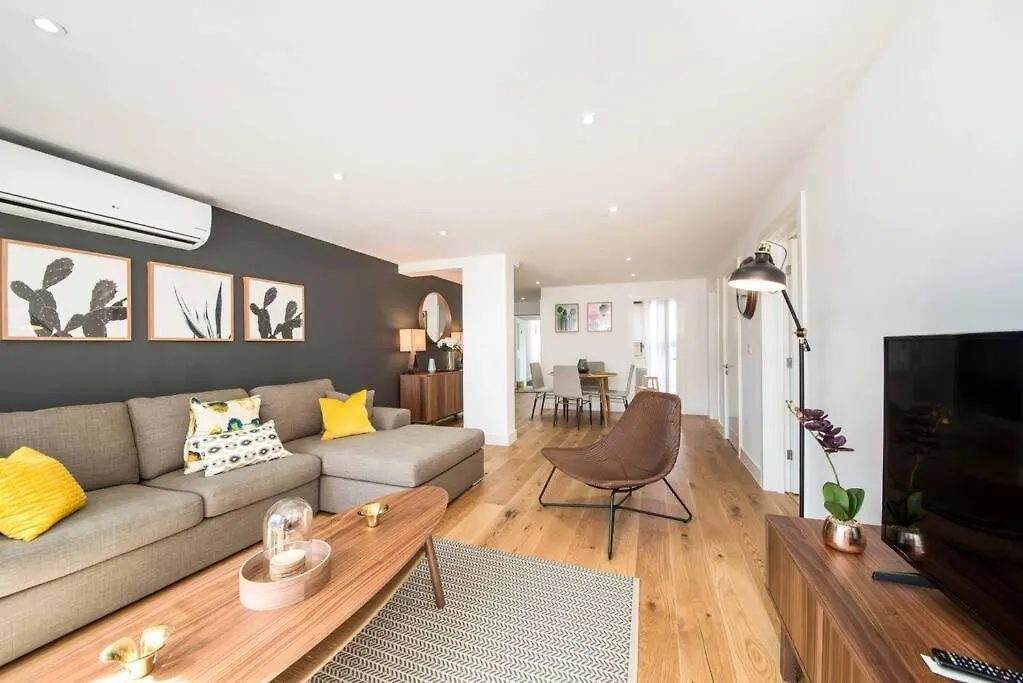 7 Borough Apartments - Spacious 2-Bed, 2-Bath In Prime Location London