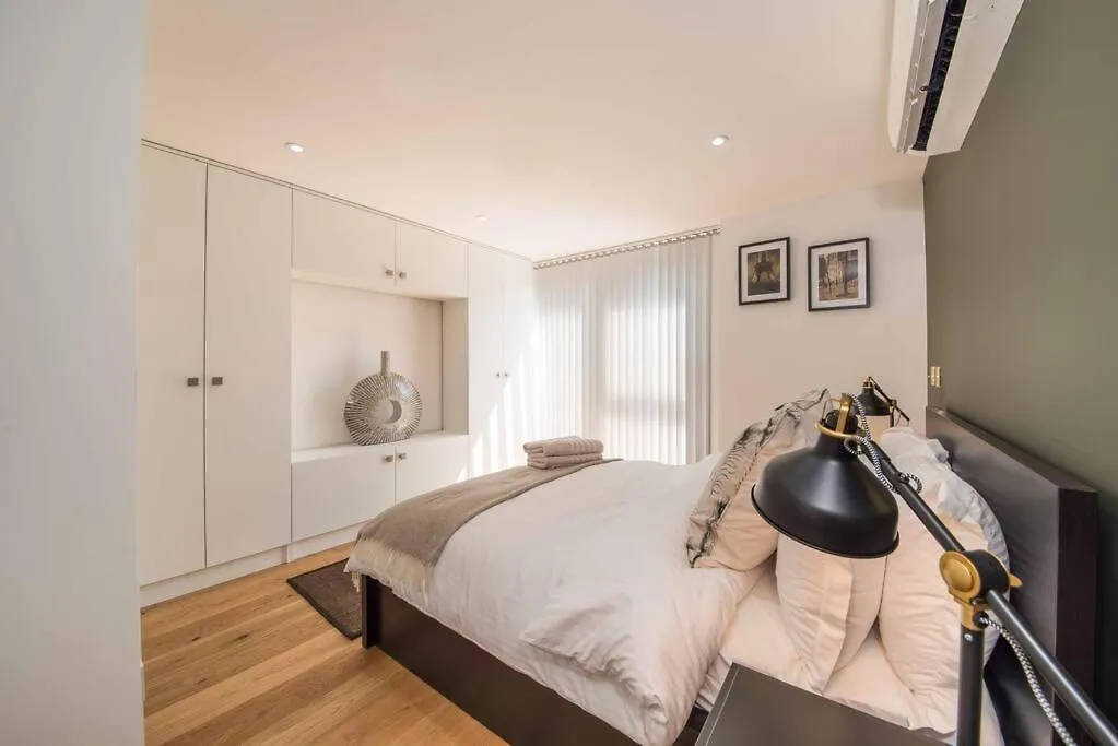 7 Borough Apartments - Spacious 2-Bed, 2-Bath In Prime Location London 0*,  United Kingdom