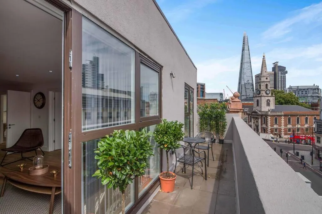 7 Borough Apartments - Spacious 2-Bed, 2-Bath In Prime Location London
